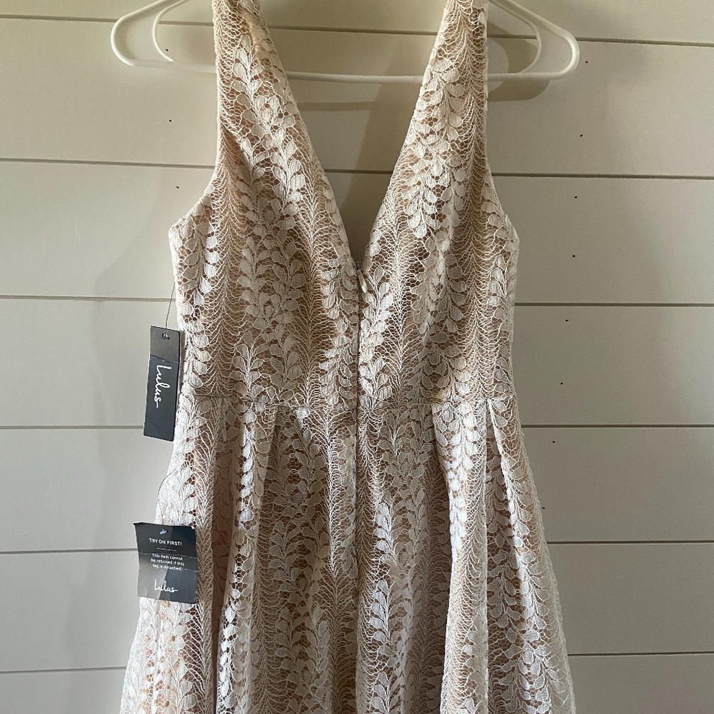 NWT Lulus v neck short dress